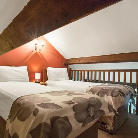 The Coppermines Mountain Sawyers, Carpenters, Millrace, Pelton Wheel, Sleeps 22 Holiday home *