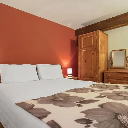 Holiday home The Coppermines Mountain Sawyers, Carpenters, Millrace, Pelton Wheel, Sleeps 22 *