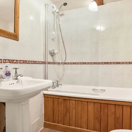 Casa de Férias The Coppermines Mountain Sawyers, Carpenters, Millrace, Pelton Wheel, Sleeps 22 Coniston