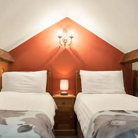 The Coppermines Mountain Sawyers, Carpenters, Millrace, Pelton Wheel, Sleeps 22 Конистон